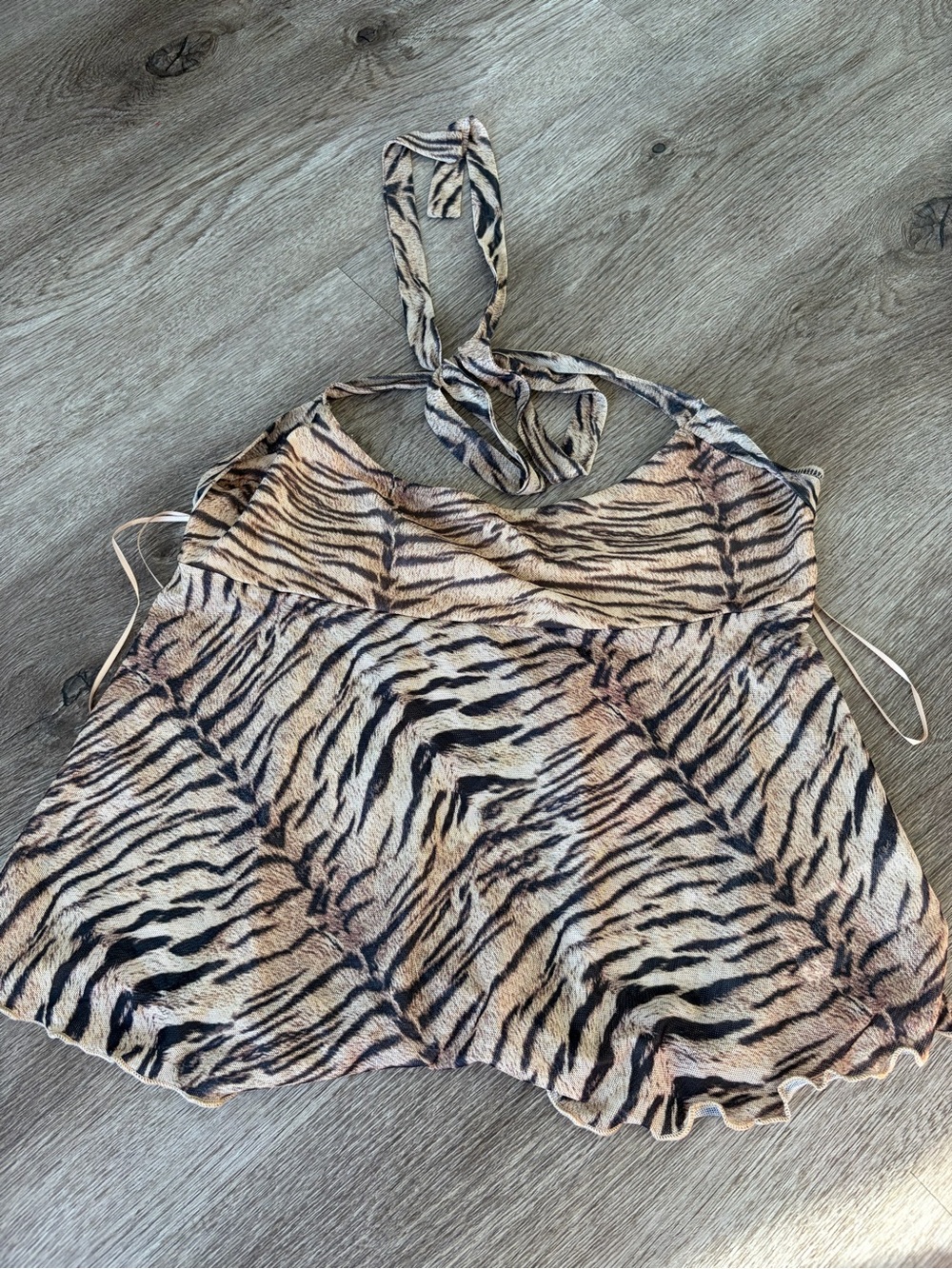 Tiger print halter top edikted